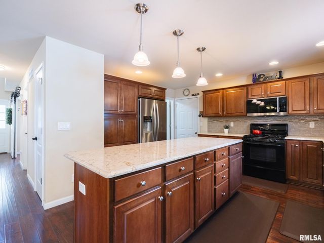 203 STONEWOOD Drive, East Peoria, IL 61611