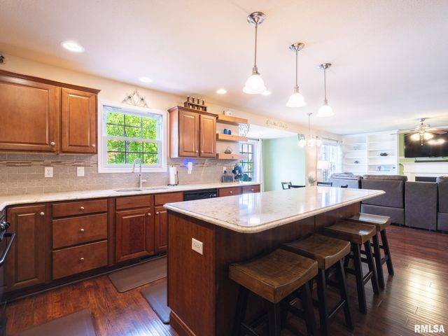 203 STONEWOOD Drive, East Peoria, IL 61611