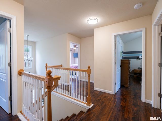 203 STONEWOOD Drive, East Peoria, IL 61611