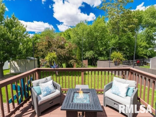 203 STONEWOOD Drive, East Peoria, IL 61611