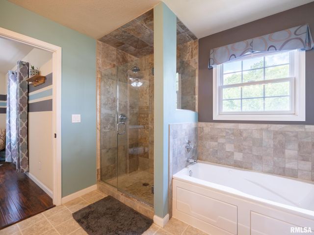 203 STONEWOOD Drive, East Peoria, IL 61611