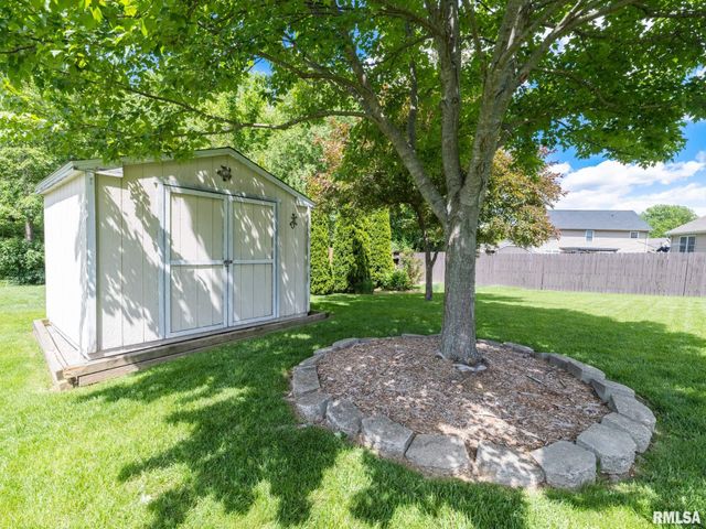 203 STONEWOOD Drive, East Peoria, IL 61611