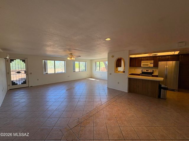 632 N Avenida Tortuga, Green Valley, AZ 85614