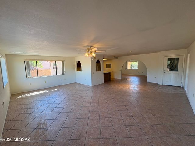632 N Avenida Tortuga, Green Valley, AZ 85614