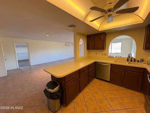 632 N Avenida Tortuga, Green Valley, AZ 85614