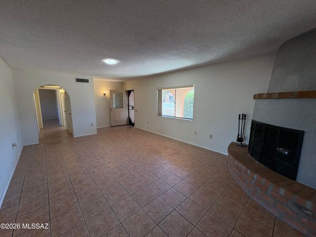 632 N Avenida Tortuga, Green Valley, AZ 85614