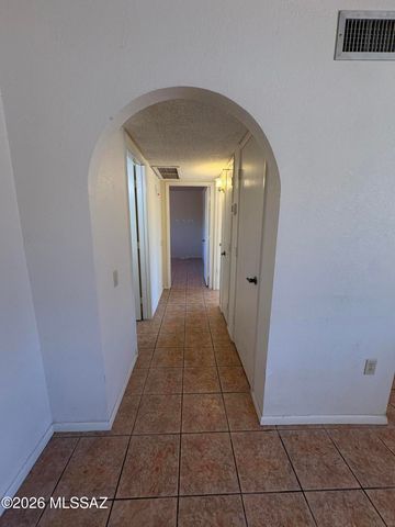 632 N Avenida Tortuga, Green Valley, AZ 85614