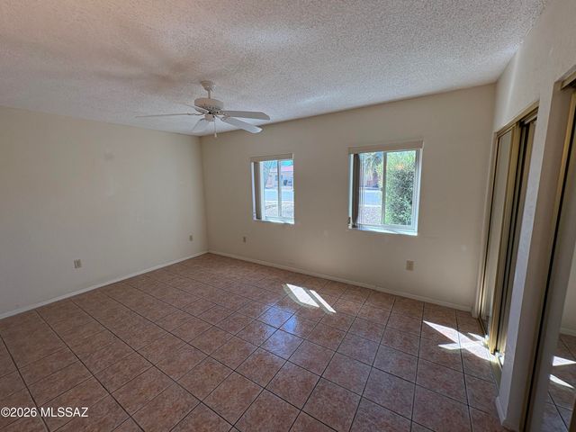 632 N Avenida Tortuga, Green Valley, AZ 85614