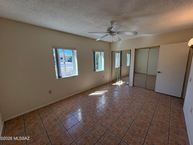 632 N Avenida Tortuga, Green Valley, AZ 85614