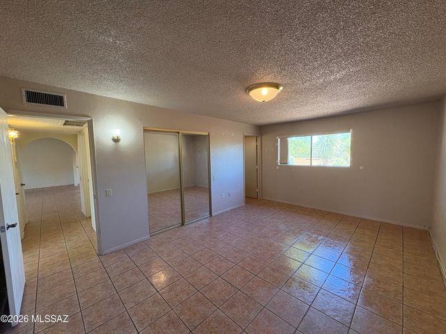 632 N Avenida Tortuga, Green Valley, AZ 85614