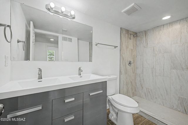 325 W District Street, Tucson, AZ 85714