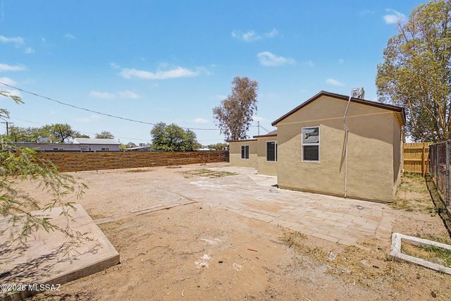 325 W District Street, Tucson, AZ 85714