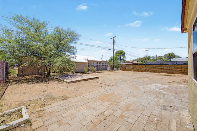 325 W District Street, Tucson, AZ 85714
