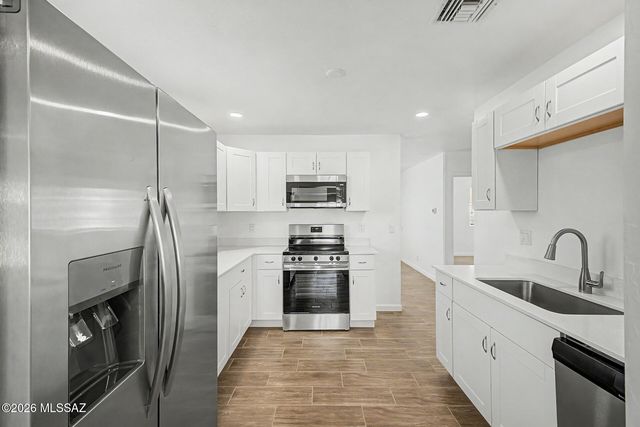 325 W District Street, Tucson, AZ 85714