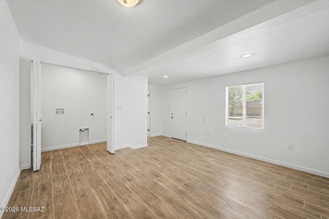325 W District Street, Tucson, AZ 85714