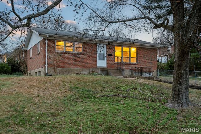 8784 Darnell Place, Jennings, MO 63136