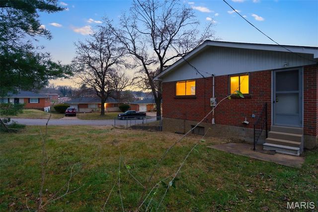 8784 Darnell Place, Jennings, MO 63136