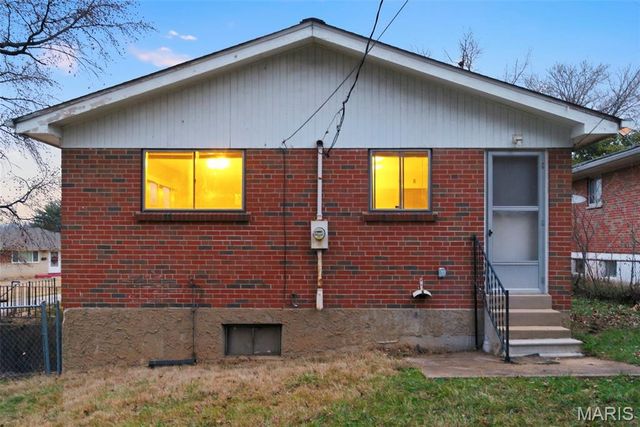 8784 Darnell Place, Jennings, MO 63136