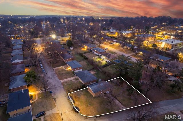 8784 Darnell Place, Jennings, MO 63136