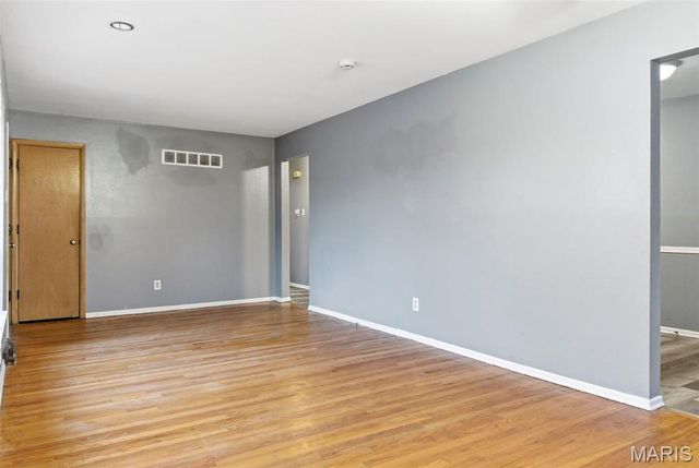 8784 Darnell Place, Jennings, MO 63136