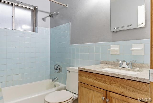 8784 Darnell Place, Jennings, MO 63136