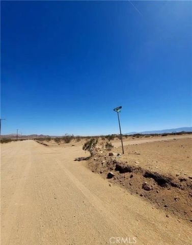 800 Chrysolite, Lucerne Valley, CA 92356