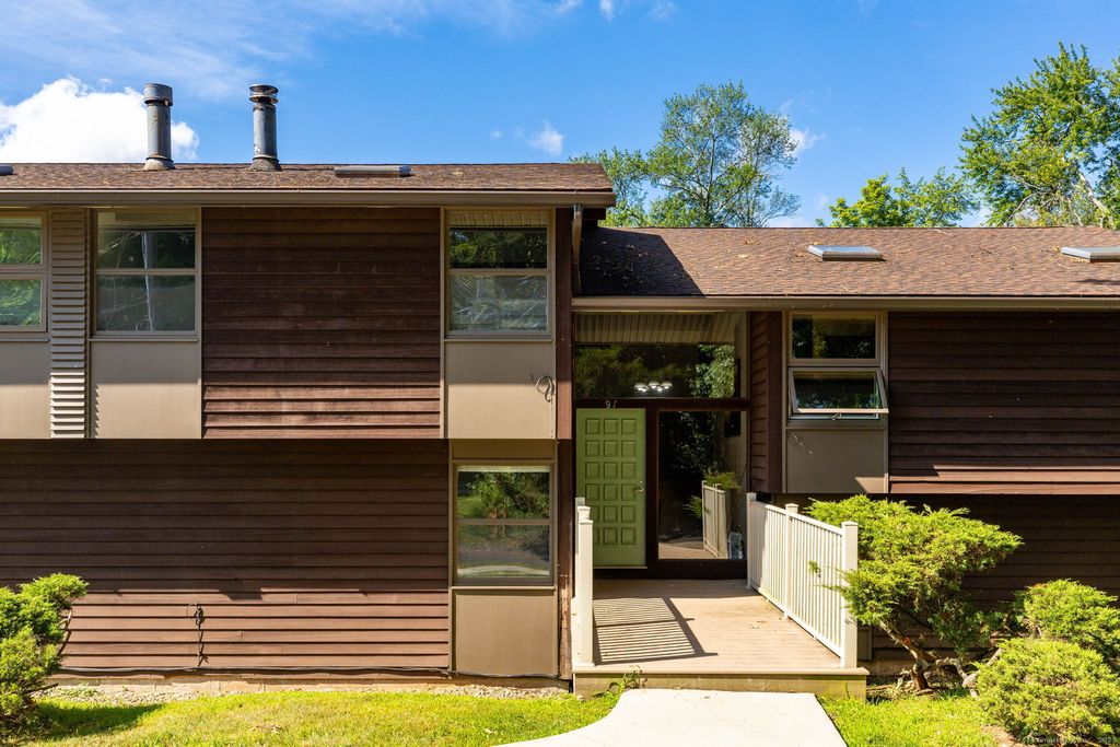 91C Country Squire Drive 91C, Cromwell, CT 06416