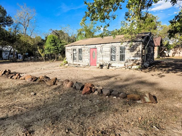 200 Sanford ST, Rockdale, TX 76567