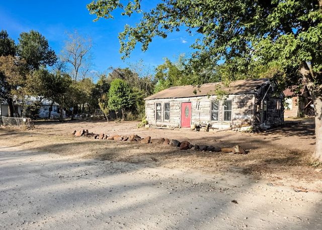 200 Sanford ST, Rockdale, TX 76567