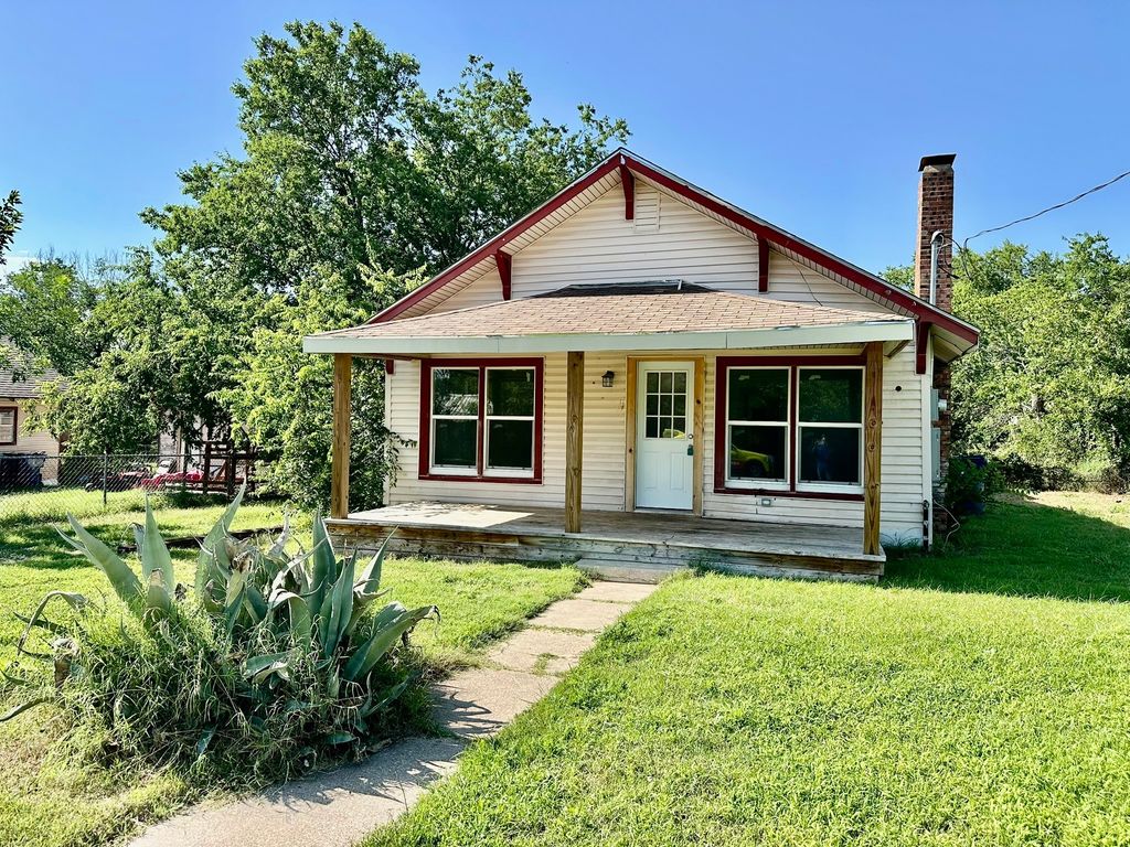 1203 Thompson Street, Bridgeport, TX 76426