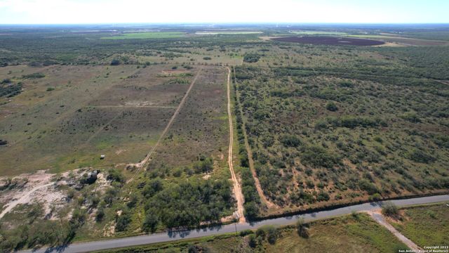 1913 County Road 3000, Pearsall, TX 78061
