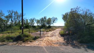1913 County Road 3000, Pearsall, TX 78061