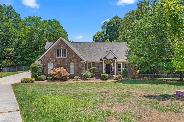 7600 Pond Court, Kernersville, NC 27284