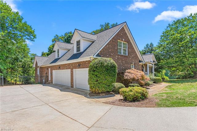 7600 Pond Court, Kernersville, NC 27284