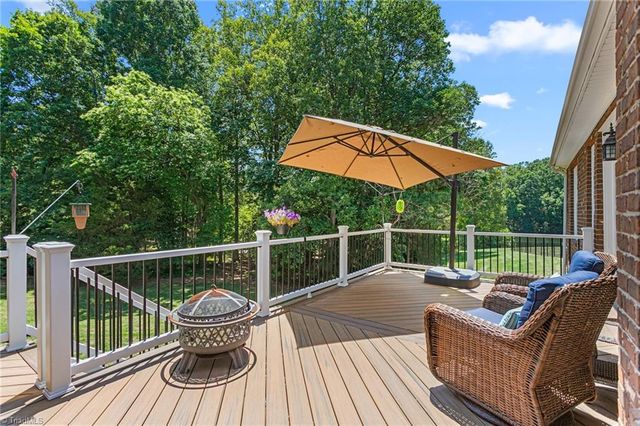 7600 Pond Court, Kernersville, NC 27284