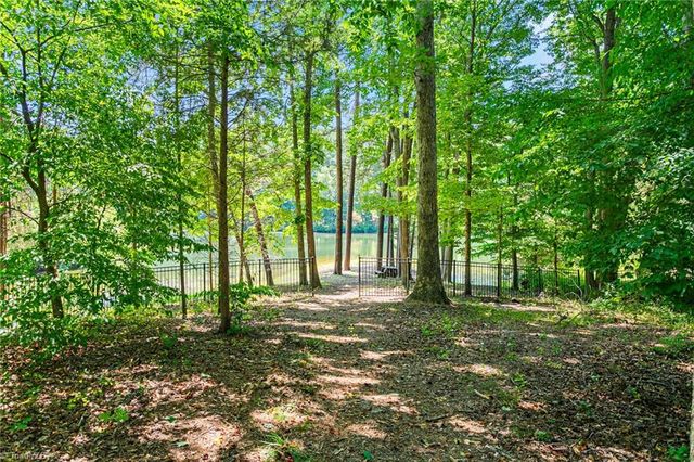 7600 Pond Court, Kernersville, NC 27284
