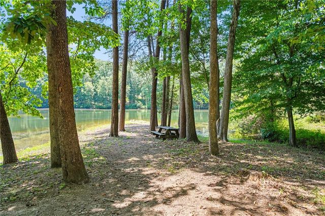 7600 Pond Court, Kernersville, NC 27284