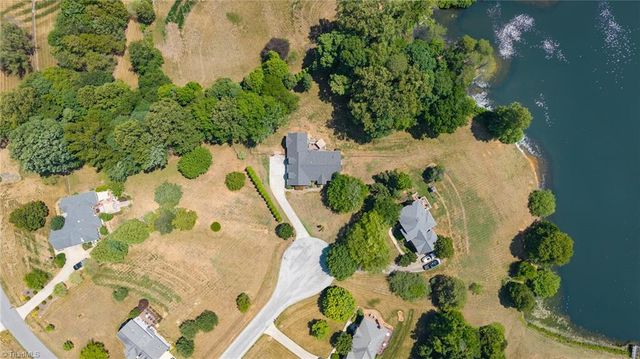 7600 Pond Court, Kernersville, NC 27284