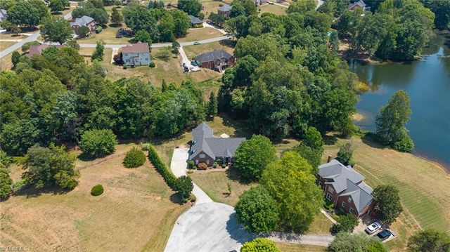 7600 Pond Court, Kernersville, NC 27284