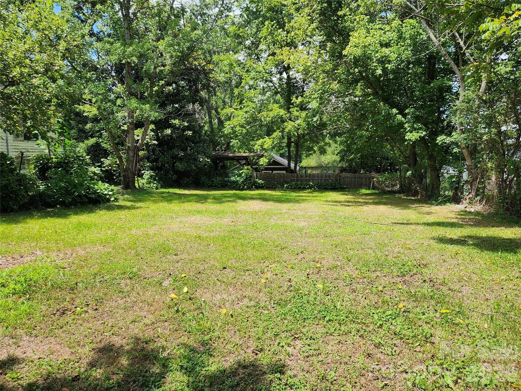 198 Fayetteville Street 83, Asheville, NC 28806