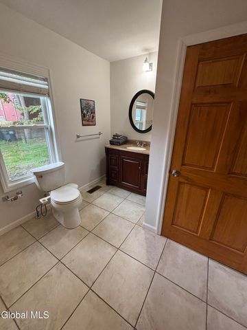 165 Lake Avenue 2, Saratoga Springs, NY 12866