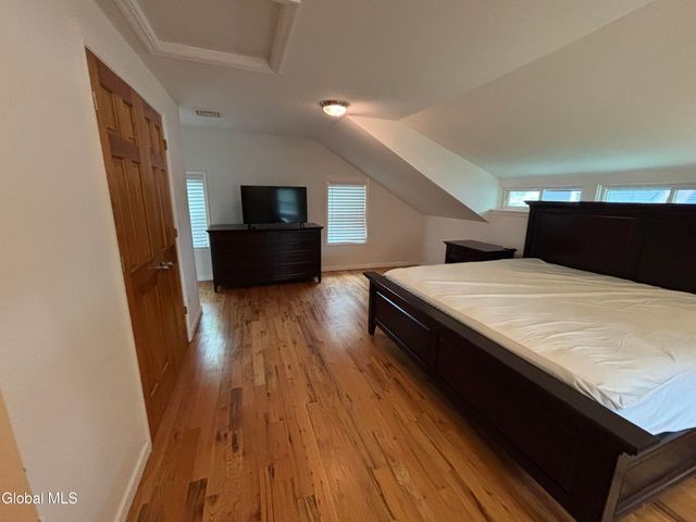 165 Lake Avenue 2, Saratoga Springs, NY 12866