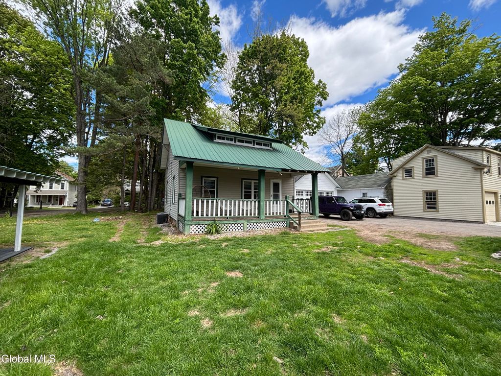 165 Lake Avenue 2, Saratoga Springs, NY 12866