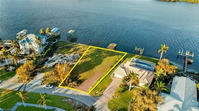 5630 Williams DR, Fort Myers Beach, FL 33931