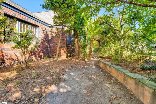 108 Irby Avenue, Laurens, SC 29360