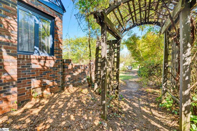 108 Irby Avenue, Laurens, SC 29360