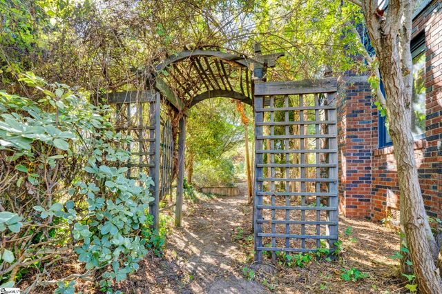 108 Irby Avenue, Laurens, SC 29360