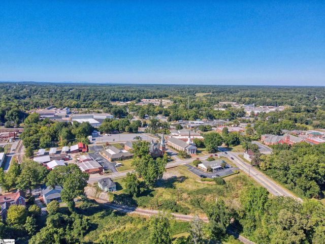 108 Irby Avenue, Laurens, SC 29360