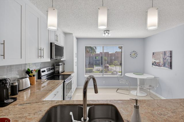 5673 Fairway Park Drive 202, Boynton Beach, FL 33437