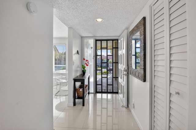 5673 Fairway Park Drive 202, Boynton Beach, FL 33437